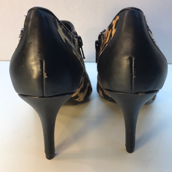 Calvin Klein Leopard Print PointedToe Booties Sz 9 - Picture 4 of 8